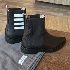 Thom Browne 4-Bar Grained Black Leather Chelsea Boots in Men’s Sz EU 41.5/US-8.5